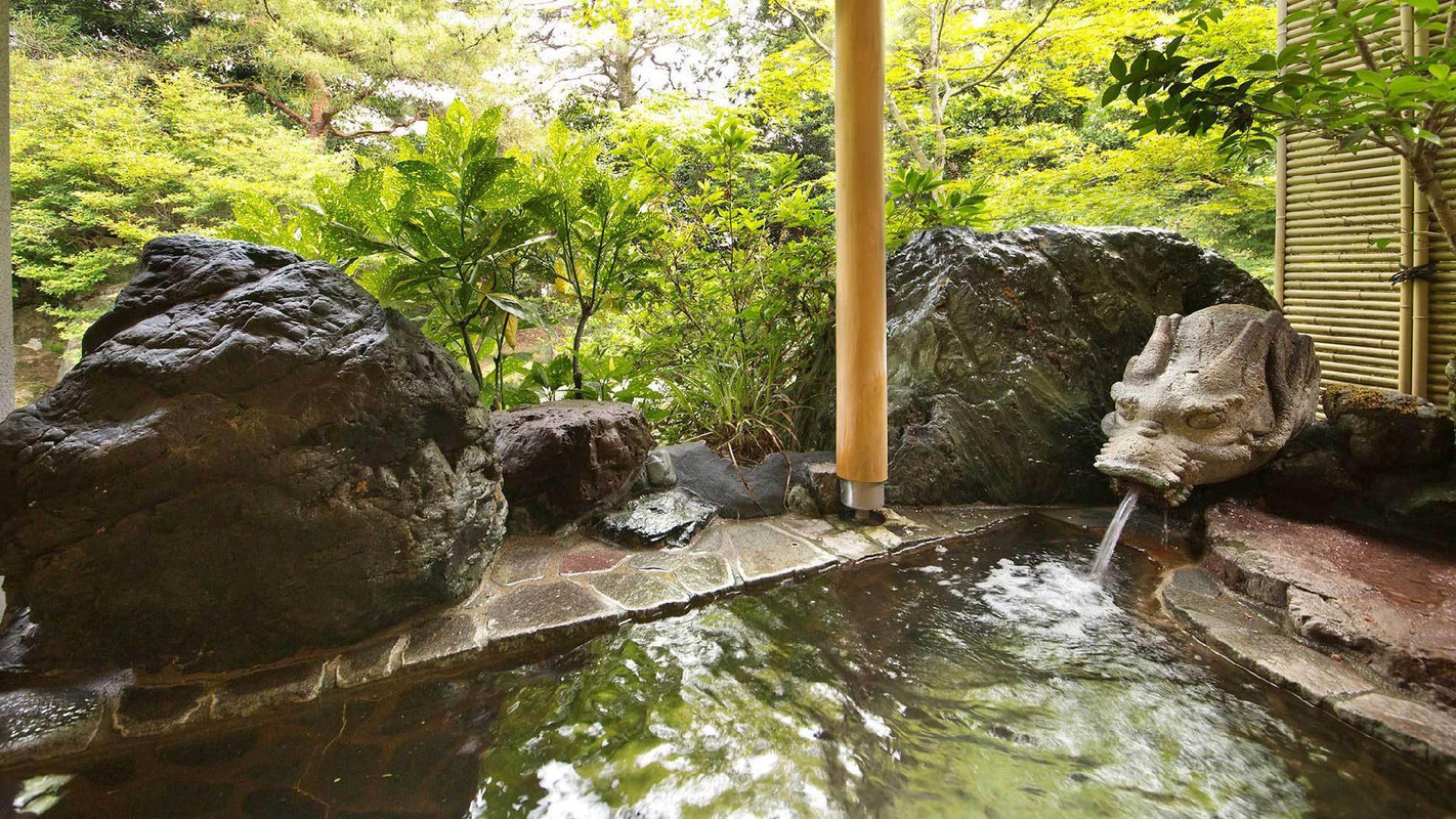 本館の桃山庵 白玉の間 露天風呂