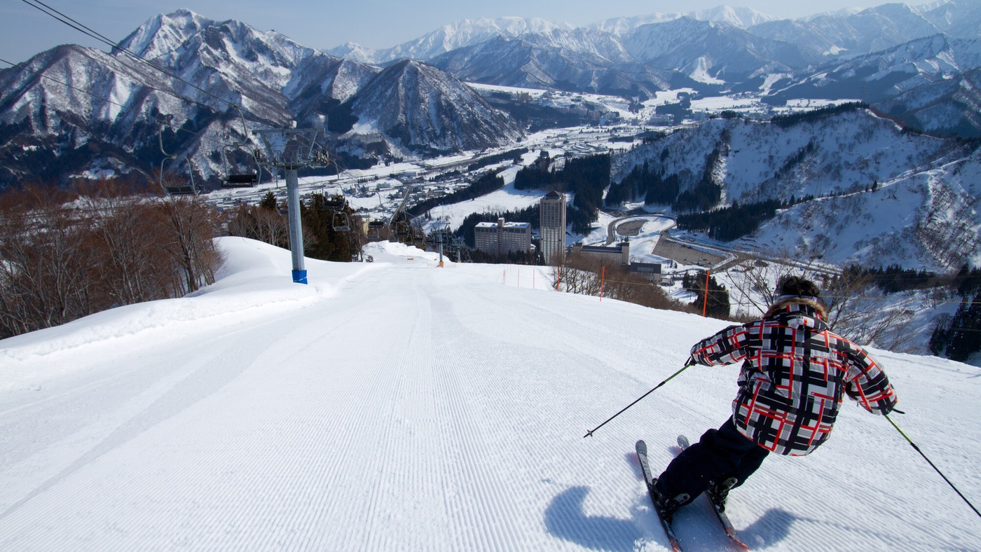 スキーやプールを満喫。レジャー満載のリゾートホテル3845467