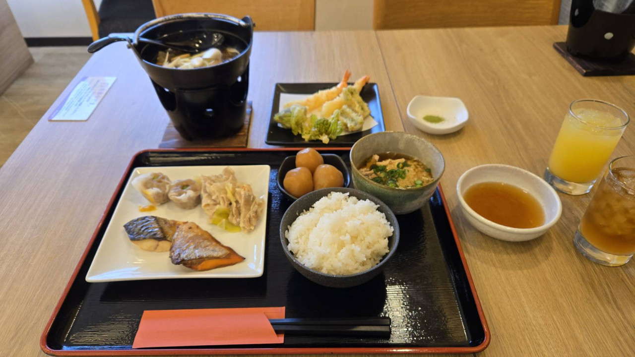 いも煮、天ぷら、鳥中華は出来立てが提供されます