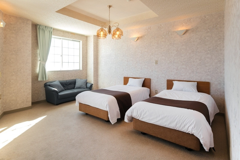 チロル風プチホテルで、のびのびステイしよう！3997169