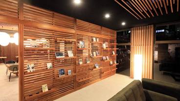 ロビーラウンジ / 32