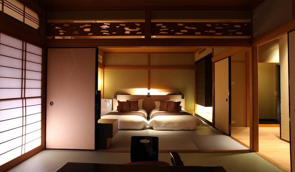 客室露天風呂で寛ぐ
和空間で心身を休める / 3