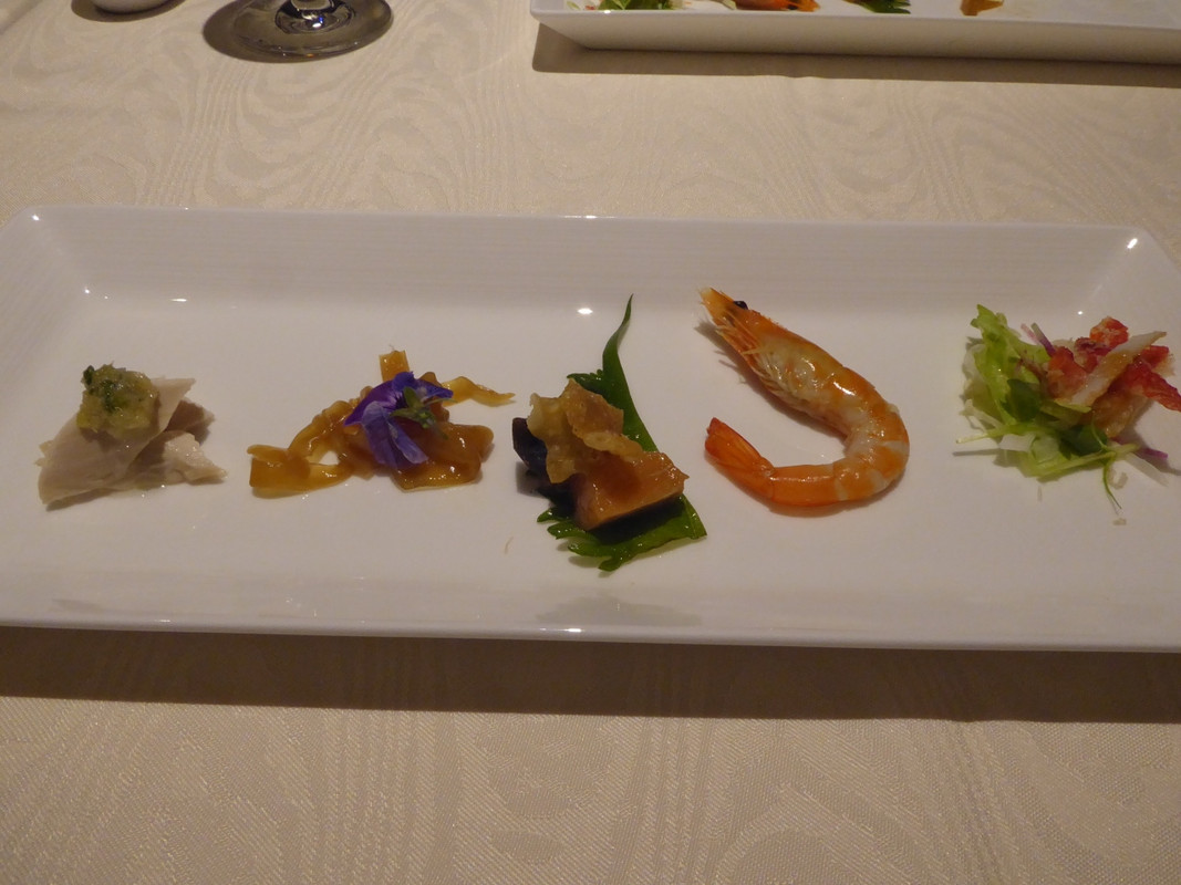 夕食の中華料理コースの前菜