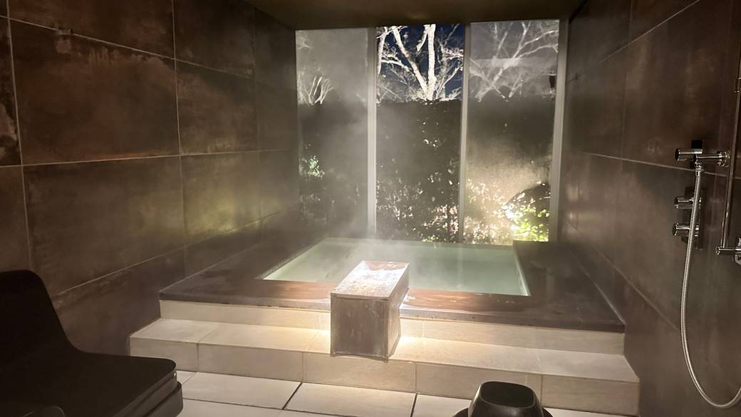 プライベートスパで
温泉とワインに癒されて / 1