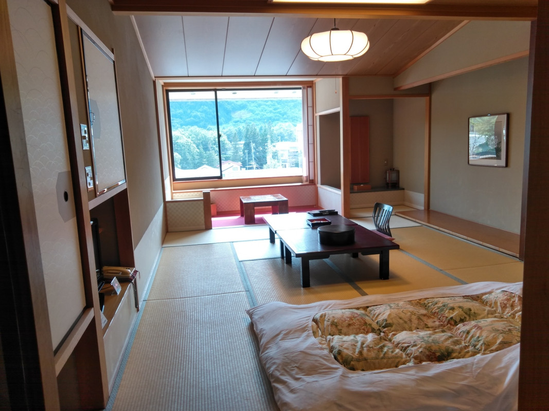 12畳和室です。お布団は最初から敷いてあります。