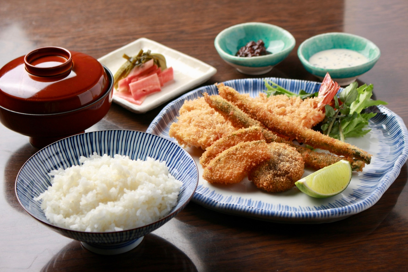 「春鶯亭ひら」 料理 129678774 定食：極海老フライと季節野菜のフライ