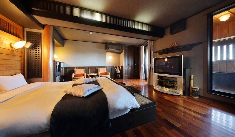 客室露天風呂と海景色
大人の贅沢を愉しむ / 3