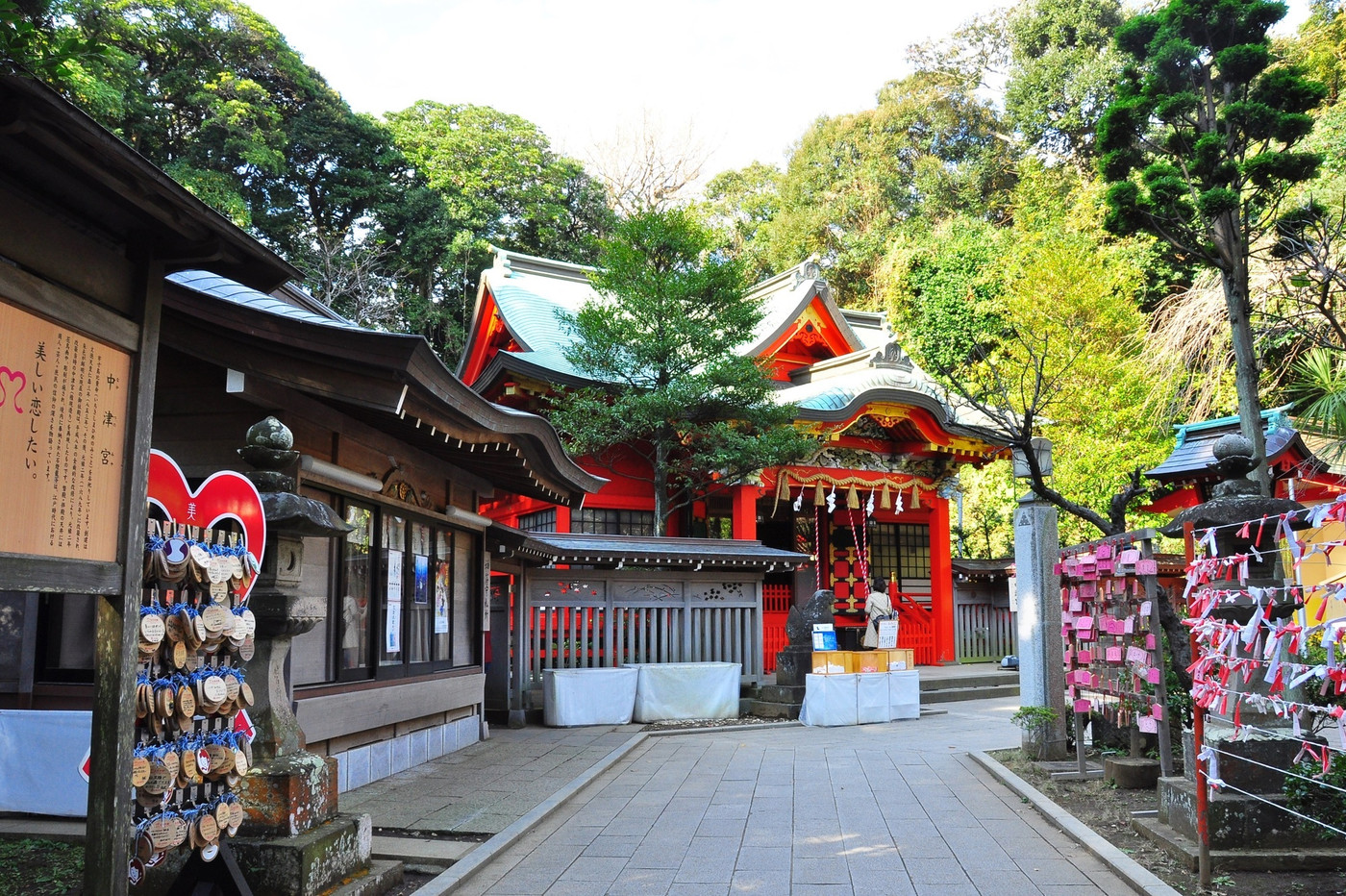 江の島 江島神社中津宮付近