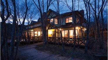 施設の正面 (日没後) / 7