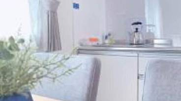 客室内のダイニングエリア / 37