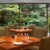 ケーキやスコーンを♡
カフェでティータイム / 1