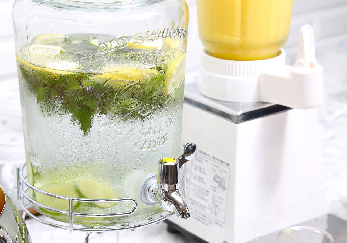 朝食ビュッフェのドリンク