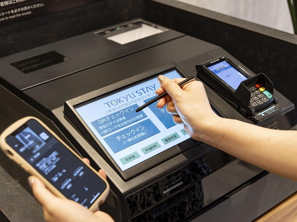 チェックイン / チェックアウト キオスク