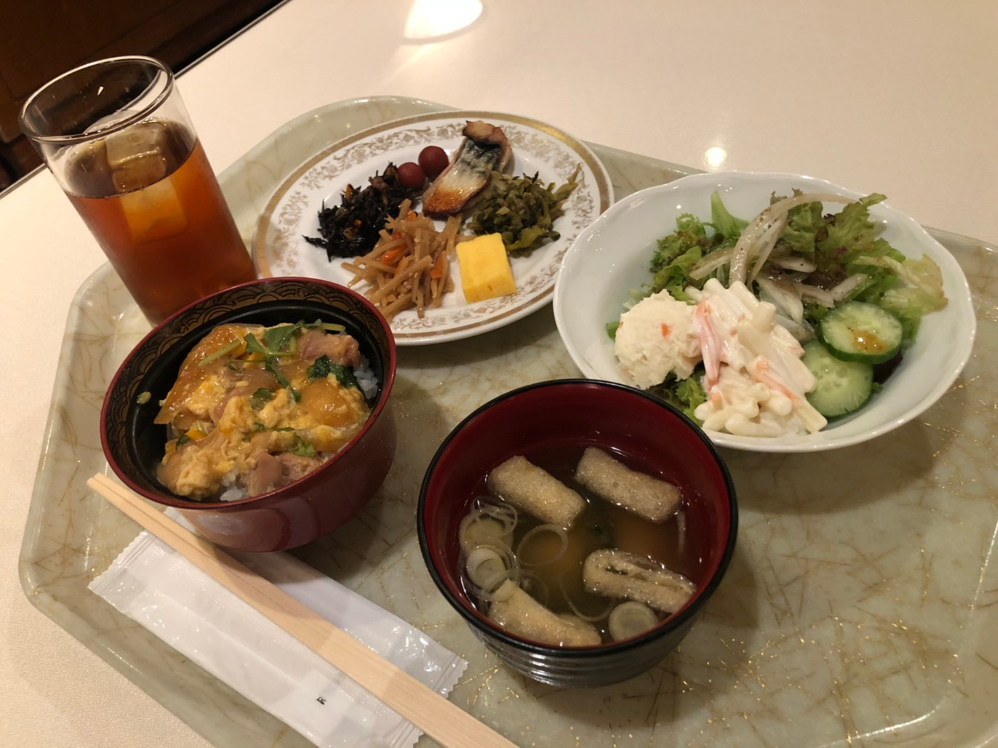 広いお部屋でゆったり。ほっと心休まる時間を3862445