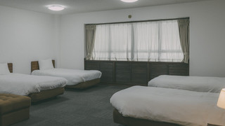 [洋室5ベッド] バス無/ 45平米 禁煙