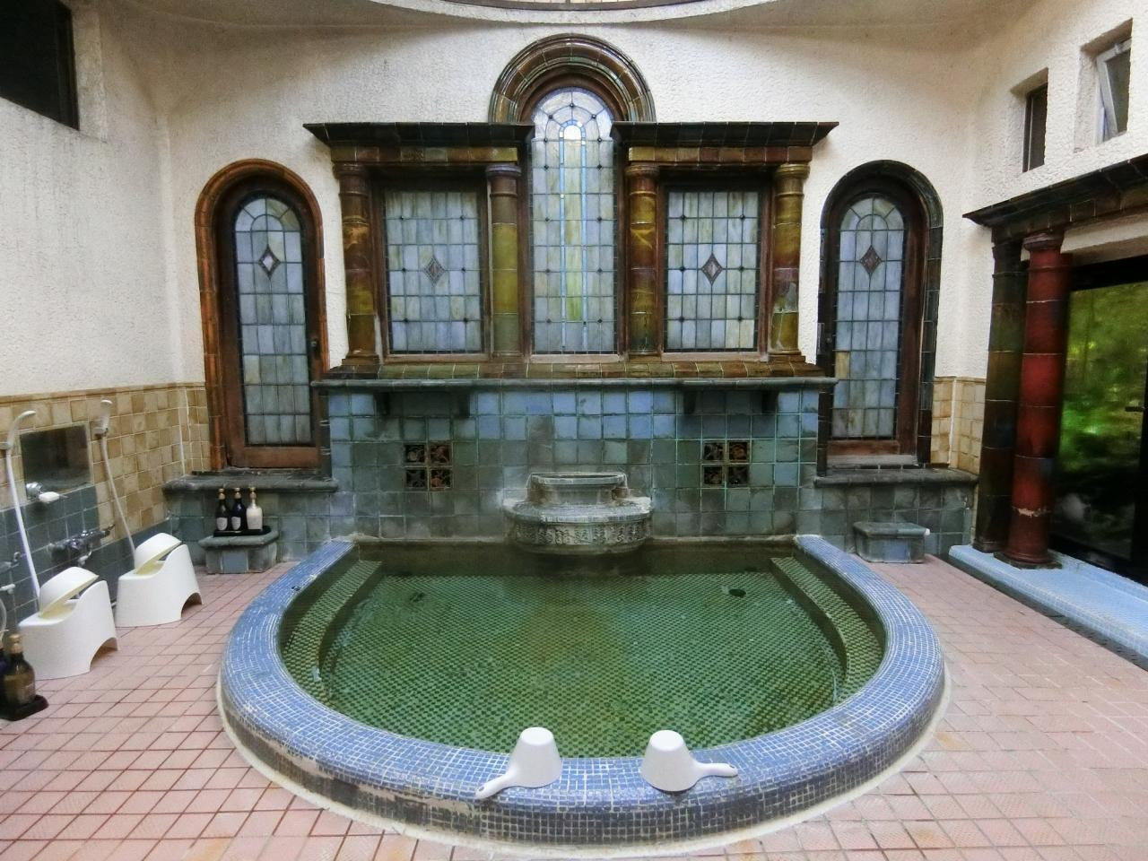 ユニークな大浴場を持つ、鎌倉時代から続く老舗宿3925464