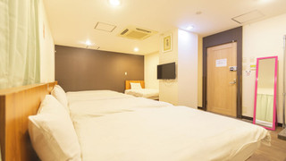 洋室 5人部屋 禁煙 (ホテルの1階にございます)(お子様(6-11歳)の添い寝料金は1名1泊1500円となります)