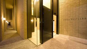 内部エントランス / 2