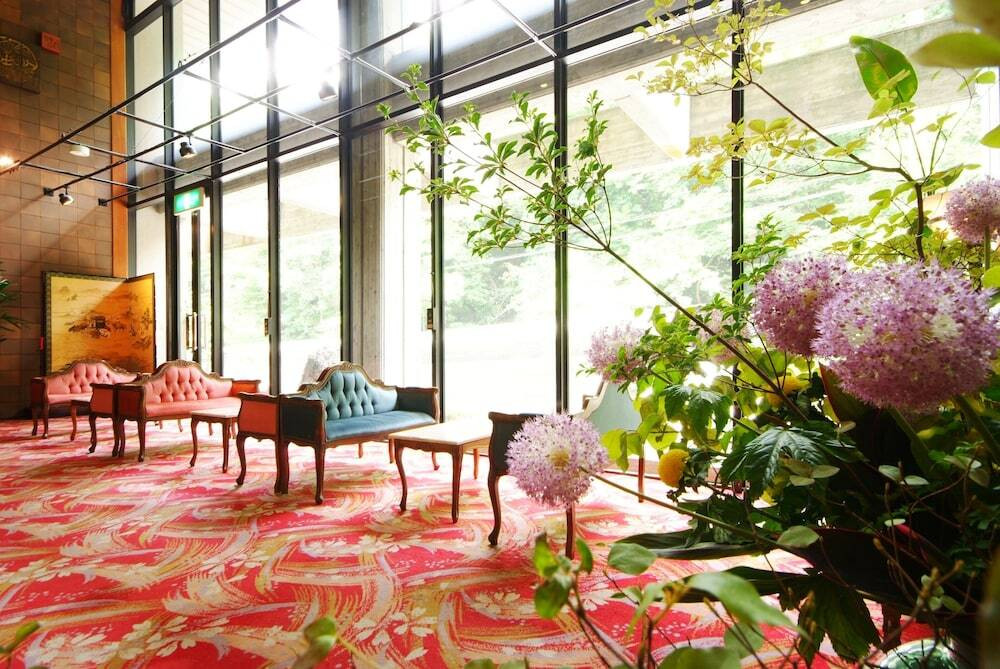 ロビーラウンジ