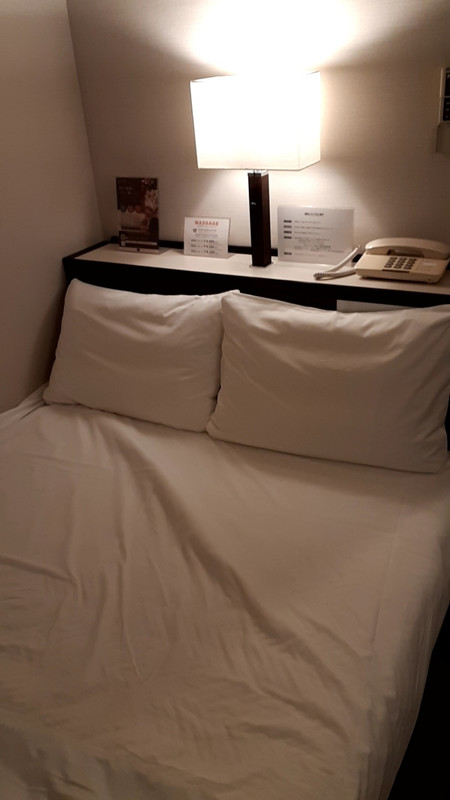 ベッドは一人寝には十分