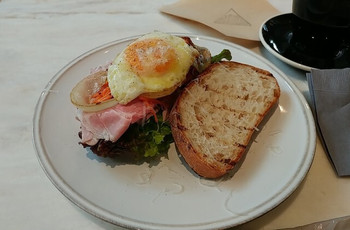 「ザ ワーカーズ コーヒー」 料理 82374130 ポークサンドイッチです