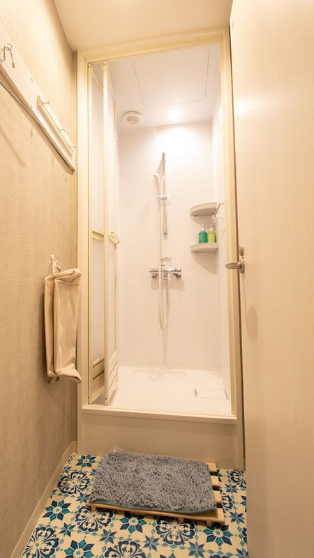 バスルームのシャワー