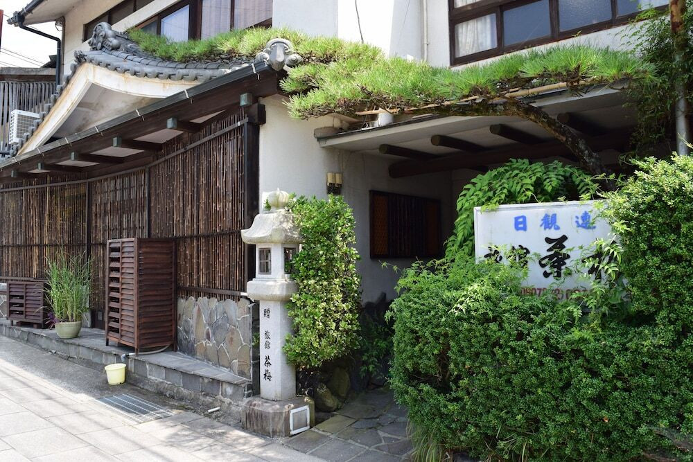 5.アート巡りの拠点に◎ 離島にたたずむ老舗「旅館 茶梅(ちゃうめ)」4084597