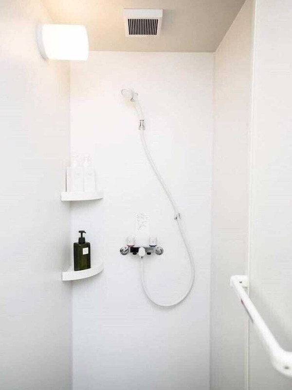 バスルームのシャワー