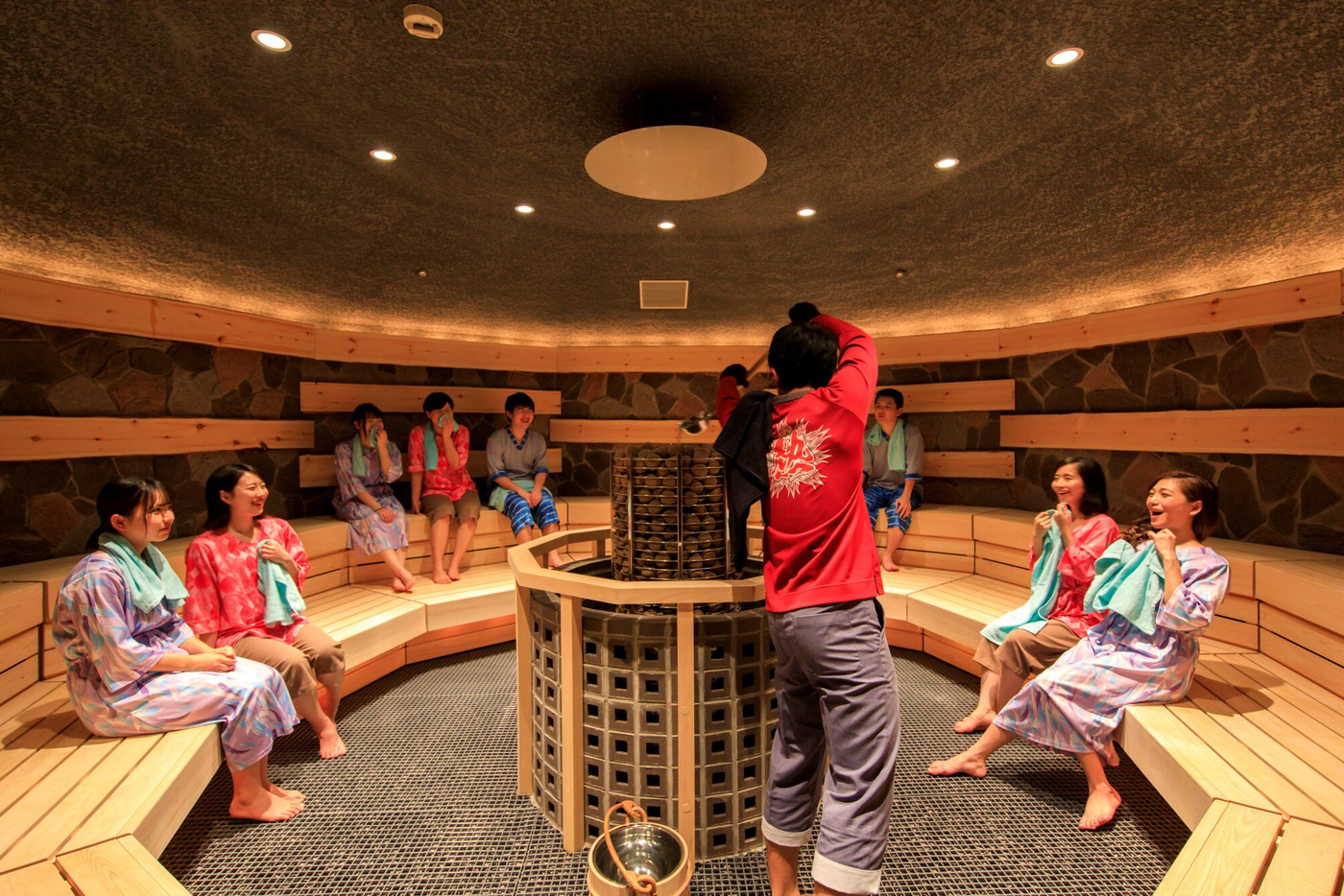 熱～い蒸気に汗が止まらない！爽快感抜群の「ロウリュキャンプ」1992162