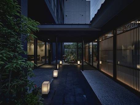 THE HOTELS HAKATA 春重 本館 / 1