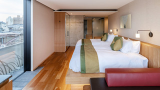 プレミアム ルーム ダブルベッド 2 台 バルコニー (River)