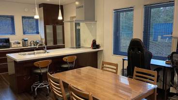 客室内のダイニングエリア / 12