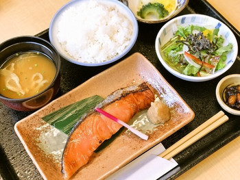 食欲そそる「さけ京粕漬定食」1327719