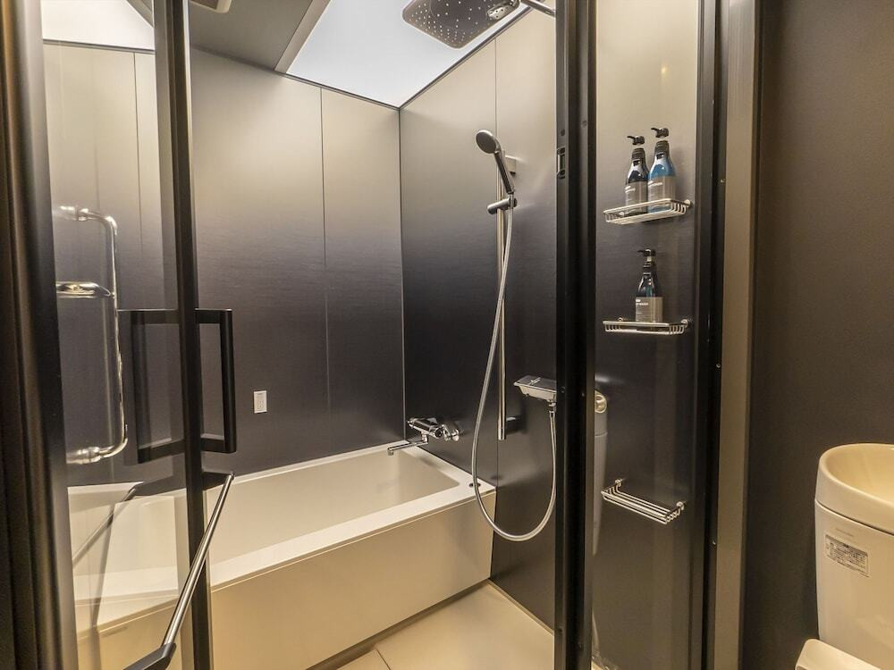 バスルームのシャワー