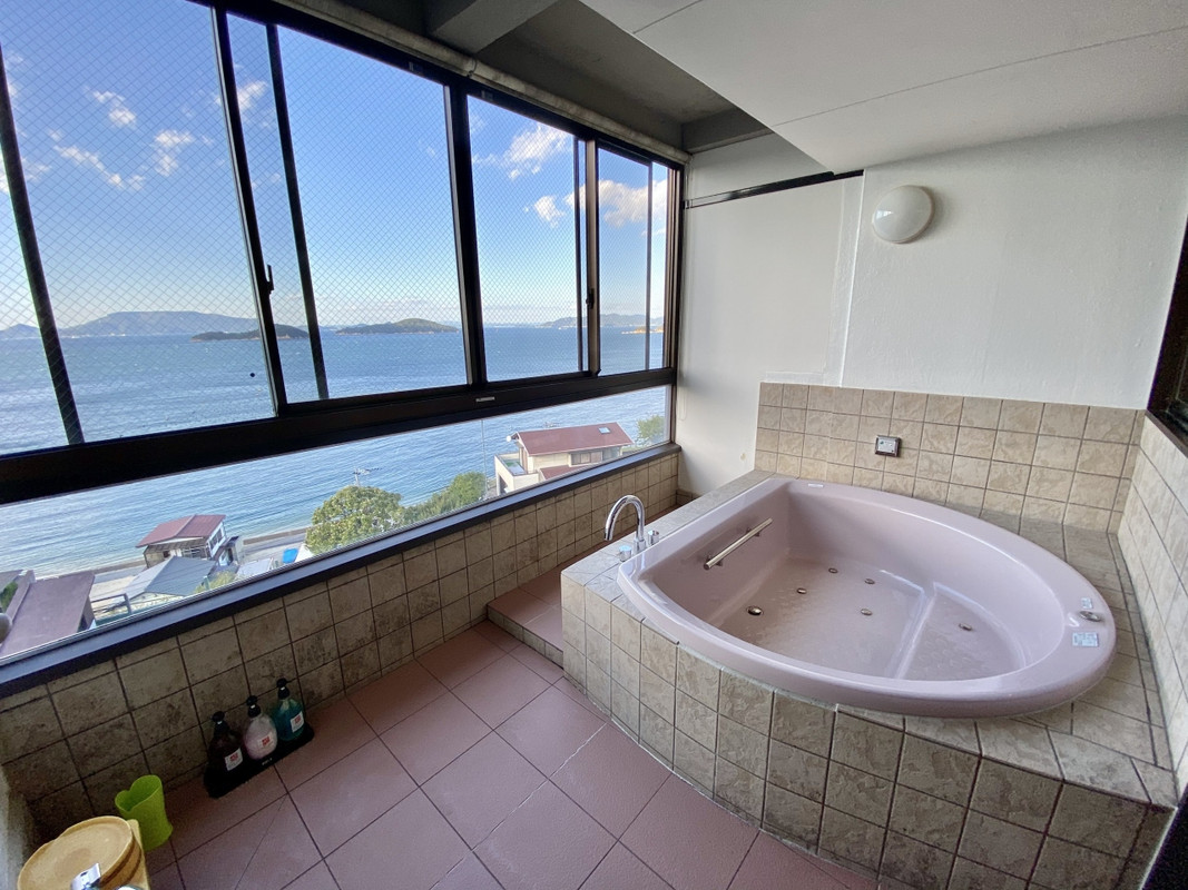 湯船が浅いジャグジー風呂でした