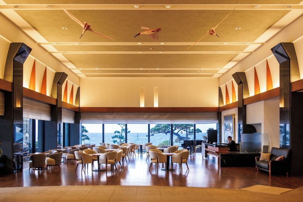 サンセットラウンジ