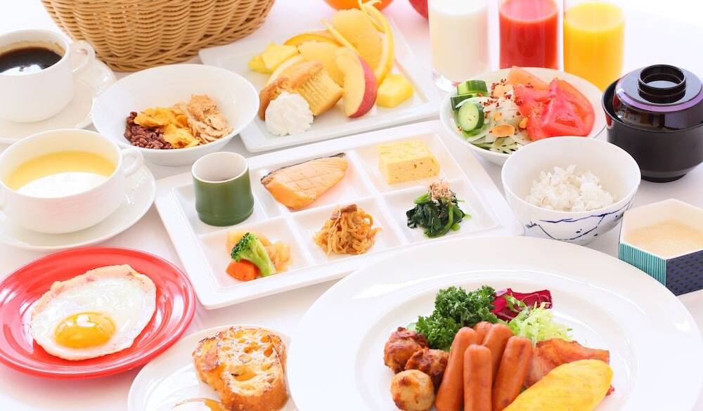 朝の木漏れ日を眺める
朝食ビュッフェ / 1