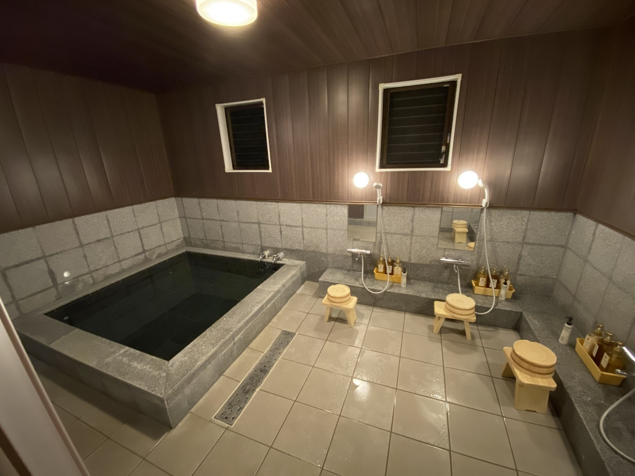 高千穂のグルメを味わえる和定食で、1日を元気に4021587