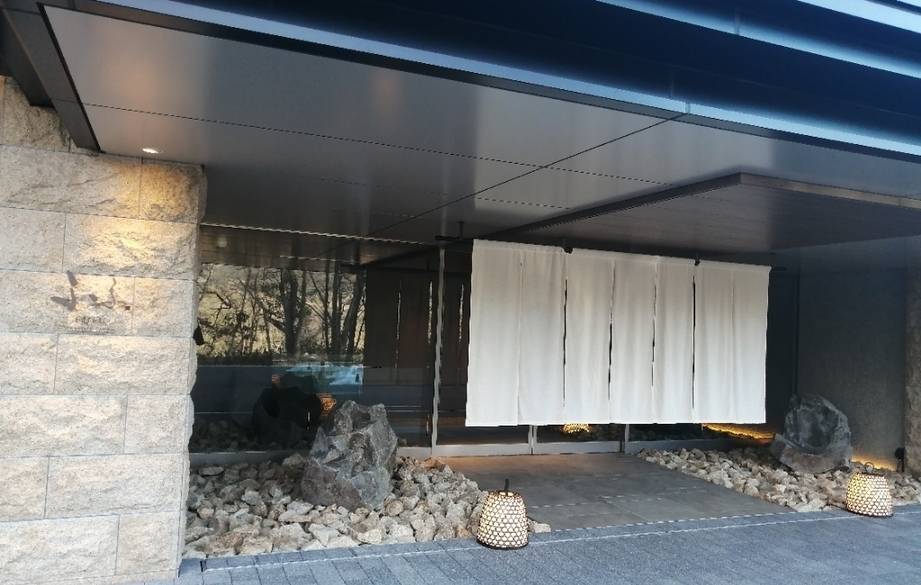 非日常への入り口
森の香りに導かれて / 2