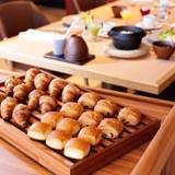 ホテルメイドの焼きたてパン / 2