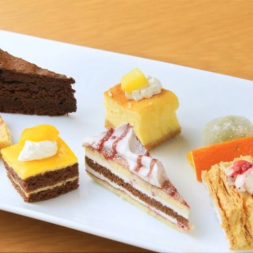 約80種のメニューが並ぶ
心躍るビュッフェ / 4