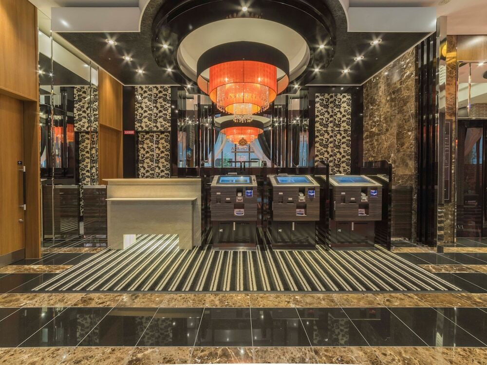 チェックイン / チェックアウト キオスク