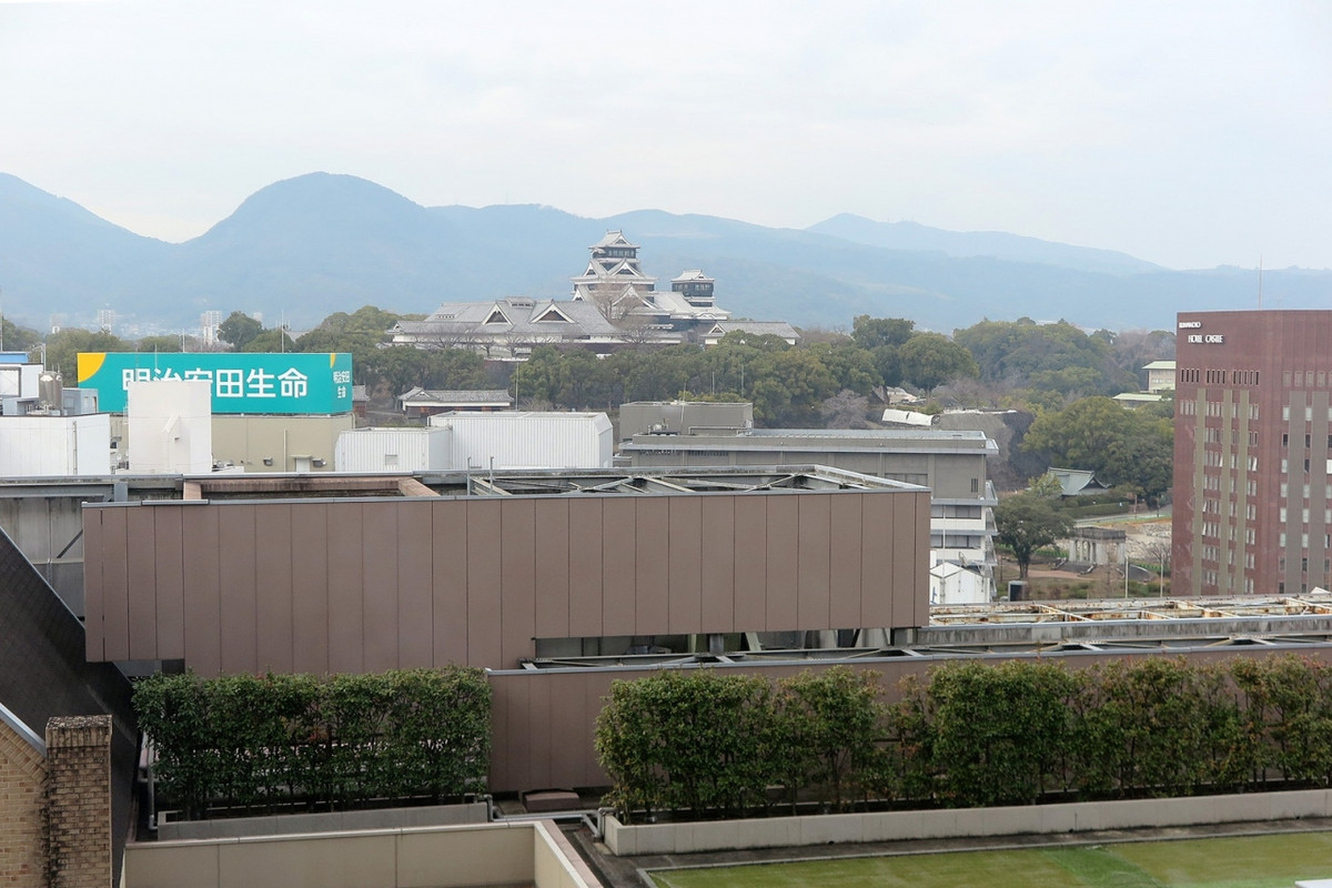 そして窓からは熊本城