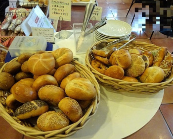「タンネ 浜町本店」 料理 63053170 ランチ ソーセージプレートセットの食べ放題のパン