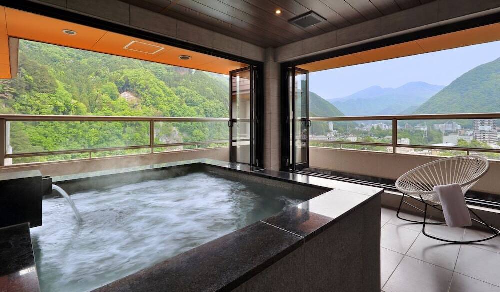 最上階・展望風呂付客室 風呂 / 4