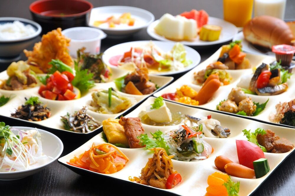 明るいレストランで地元食材たっぷりの朝食バイキング3450230