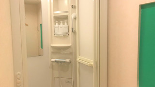 ダブルルーム　共用バスルーム