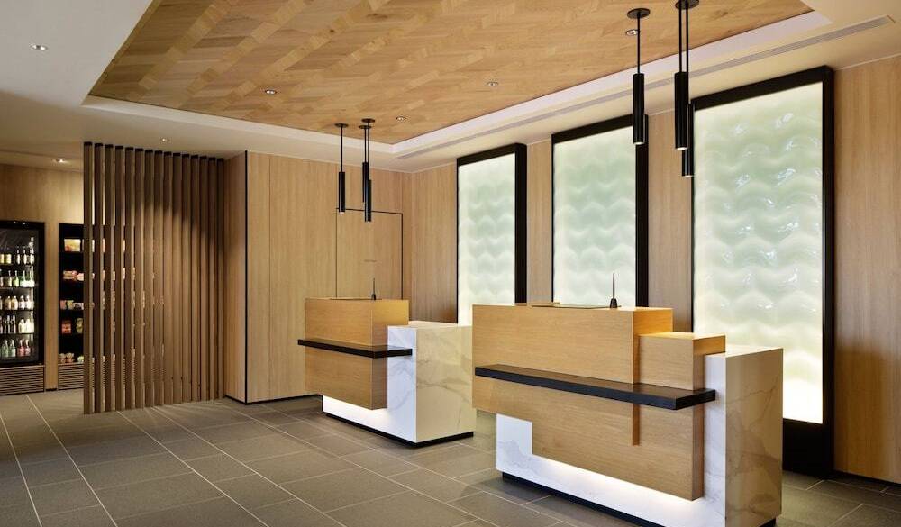 フロントデスク / 2