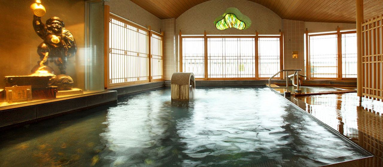 眺め抜群の展望露天風呂で「黄金の湯」「白銀の湯」の両方を満喫3498423