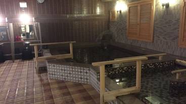 屋内スパ浴槽 / 1